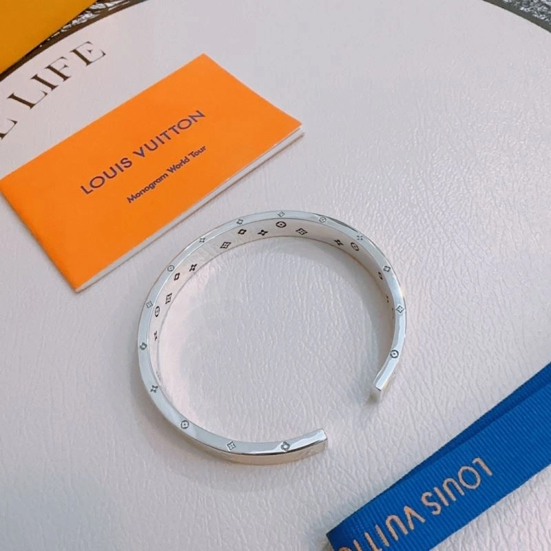 MultiPurpose Louis Vuitton Bracelets 250256