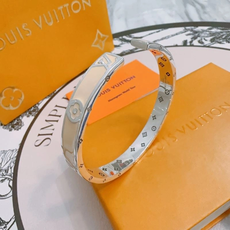 MultiPurpose Louis Vuitton Bracelets 250256