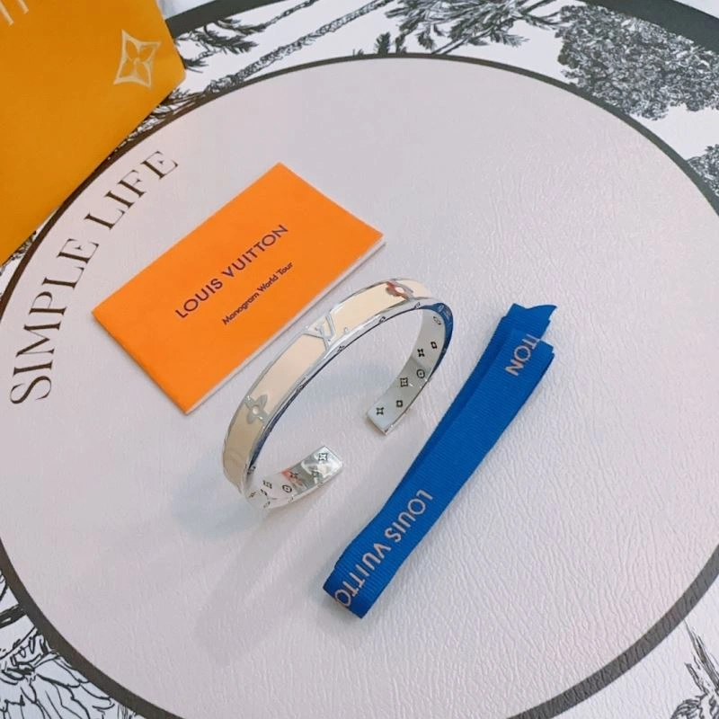 MultiPurpose Louis Vuitton Bracelets 250256