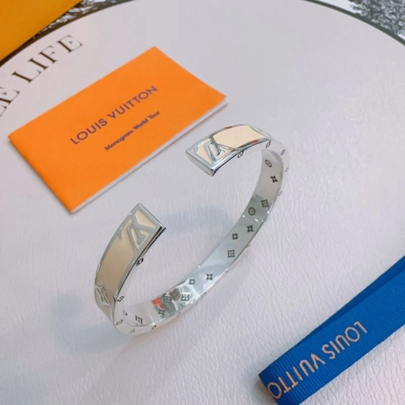 MultiPurpose Louis Vuitton Bracelets 250256