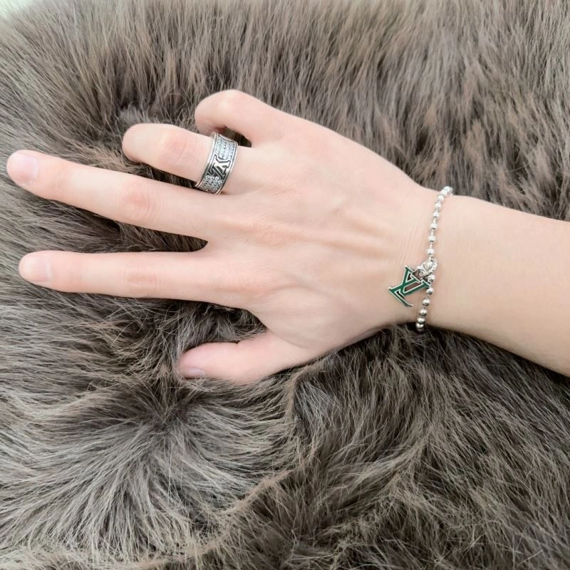 Louis Vuitton Bracelets Versatile 250260