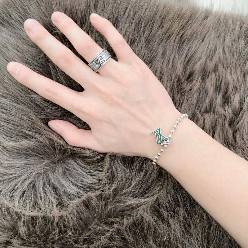 Louis Vuitton Bracelets Versatile 250260