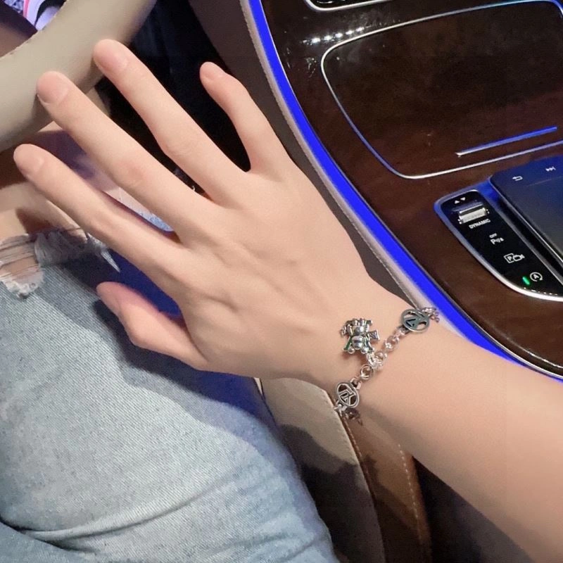 Louis Vuitton Bracelets SmartChoice 250247
