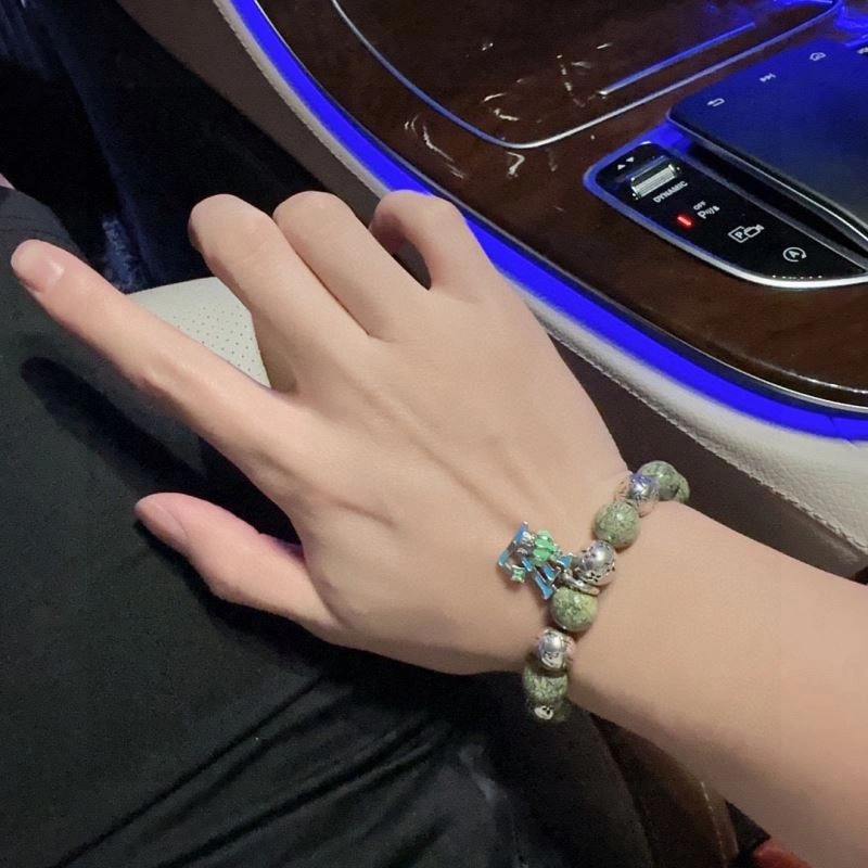 Lightweight Louis Vuitton Bracelets 250255