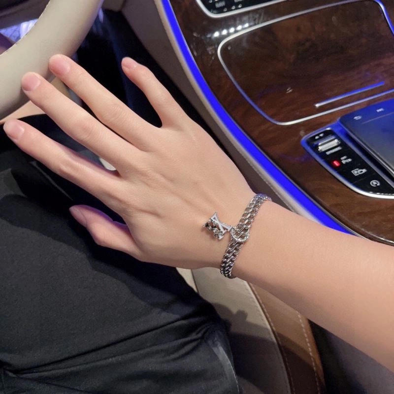 Louis Vuitton Bracelets Chic 250251