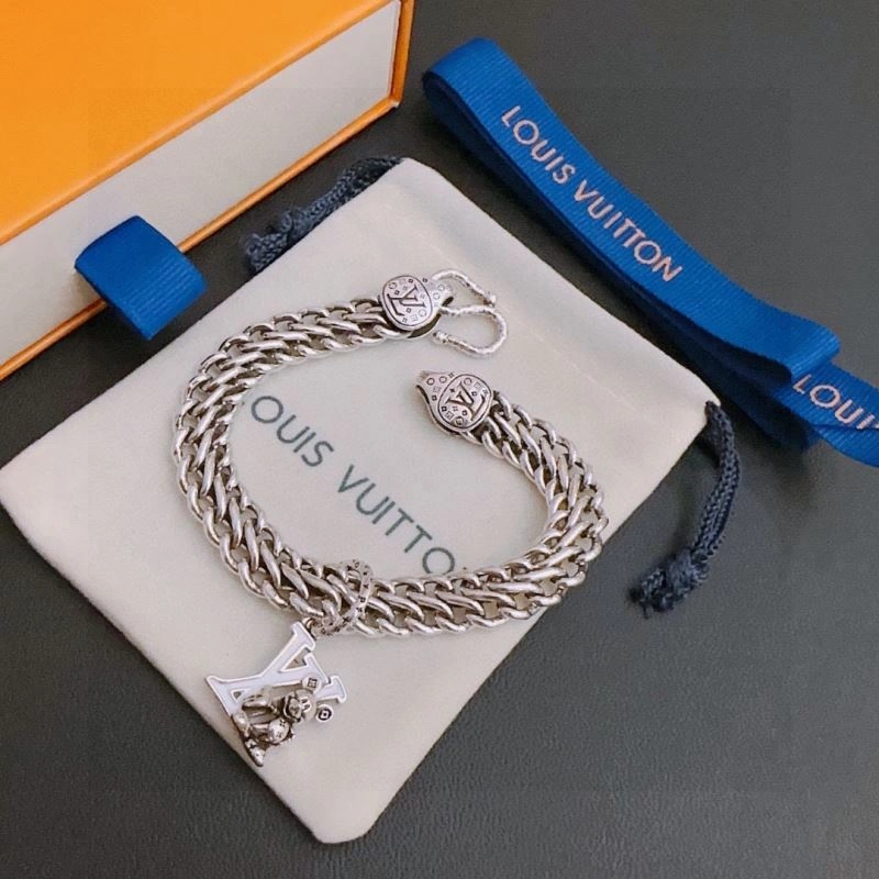 Louis Vuitton Bracelets Chic 250251