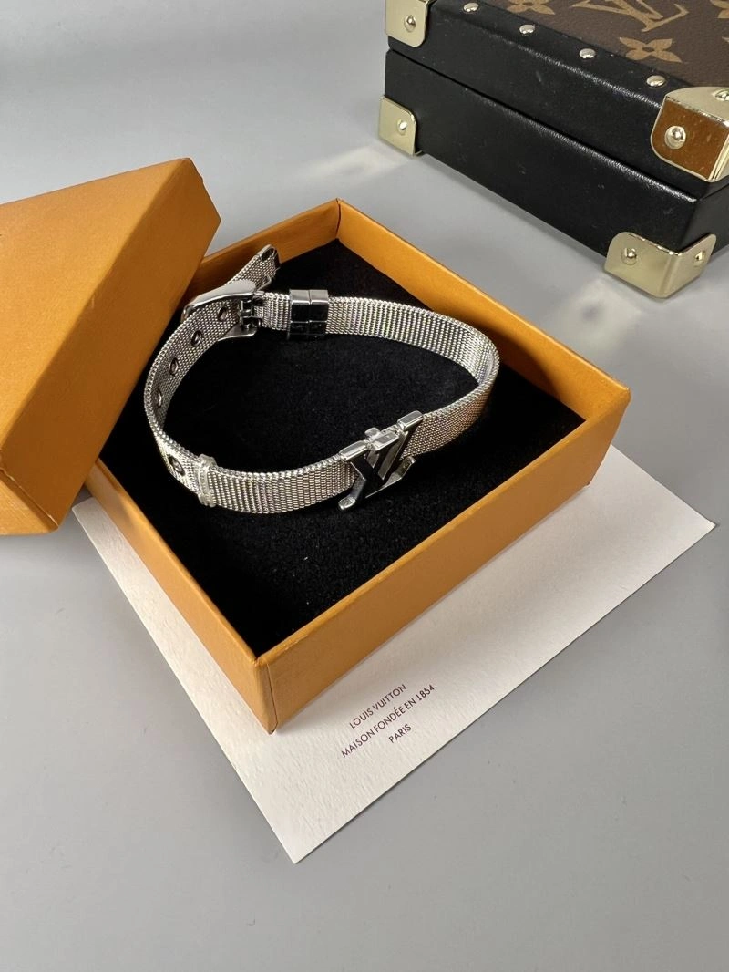 Elegant Louis Vuitton Bracelets 250245