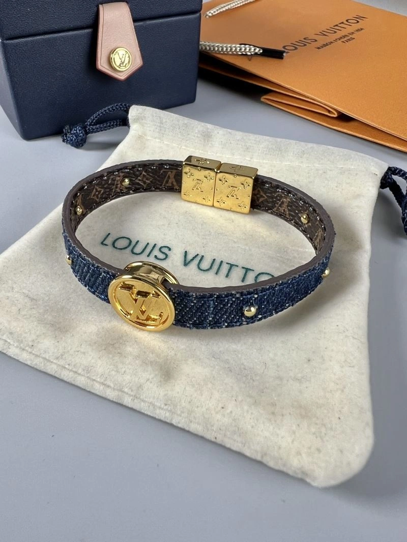 Louis Vuitton Bracelets Sophisticated 250241