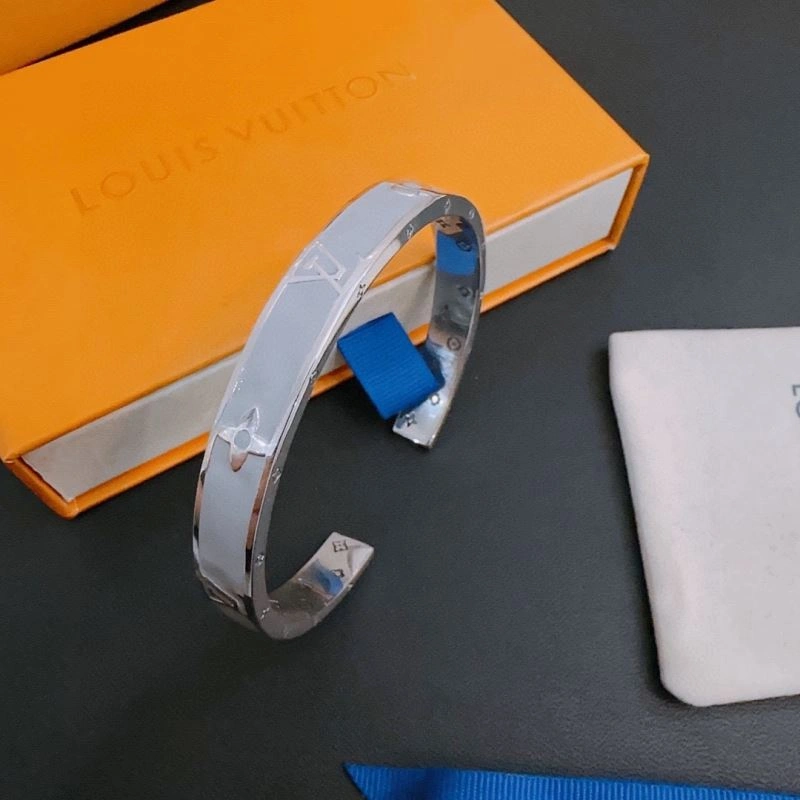 EyeCatching Louis Vuitton Bracelets 250235