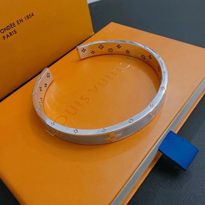 EyeCatching Louis Vuitton Bracelets 250235