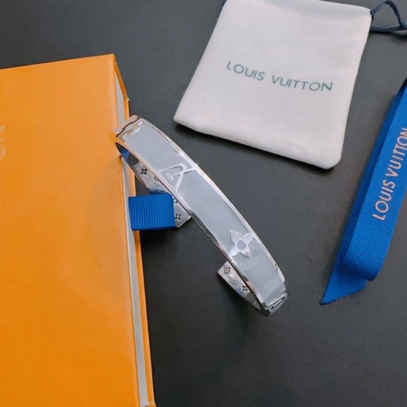 EyeCatching Louis Vuitton Bracelets 250235