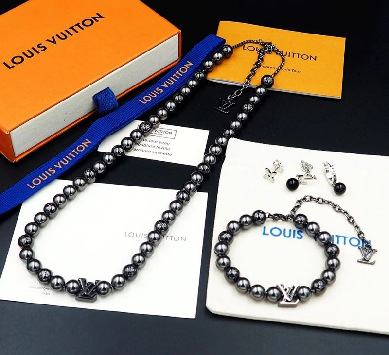 Louis Vuitton Bracelets Youthful 250231