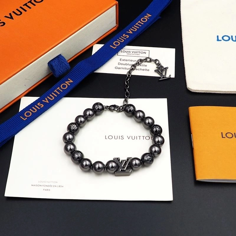 Louis Vuitton Bracelets Sleek 250229