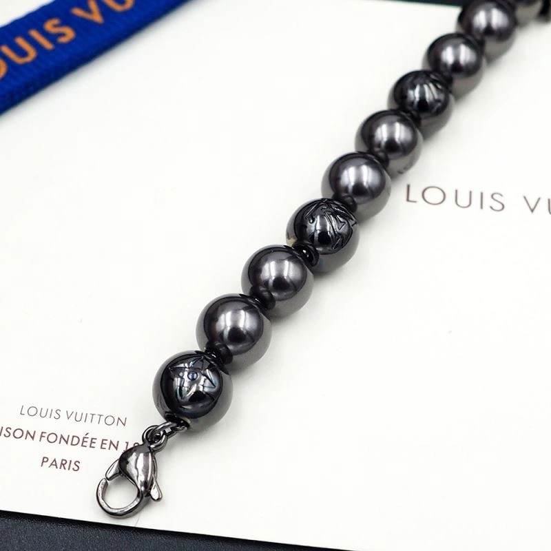 Louis Vuitton Bracelets Sleek 250229