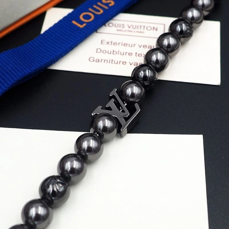 Louis Vuitton Bracelets Sleek 250229
