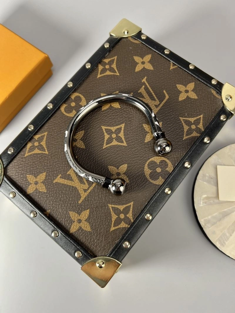 SmartChoice Louis Vuitton Bracelets 250203