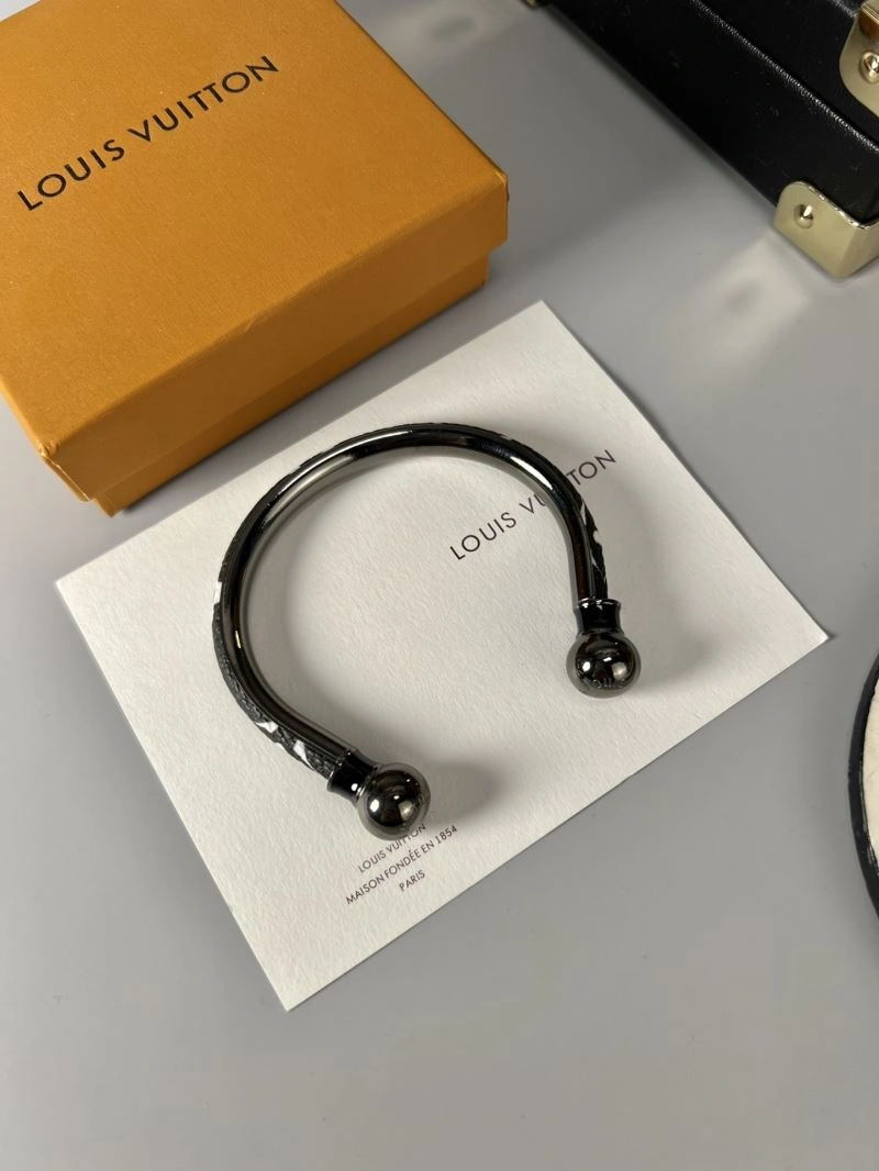 SmartChoice Louis Vuitton Bracelets 250203