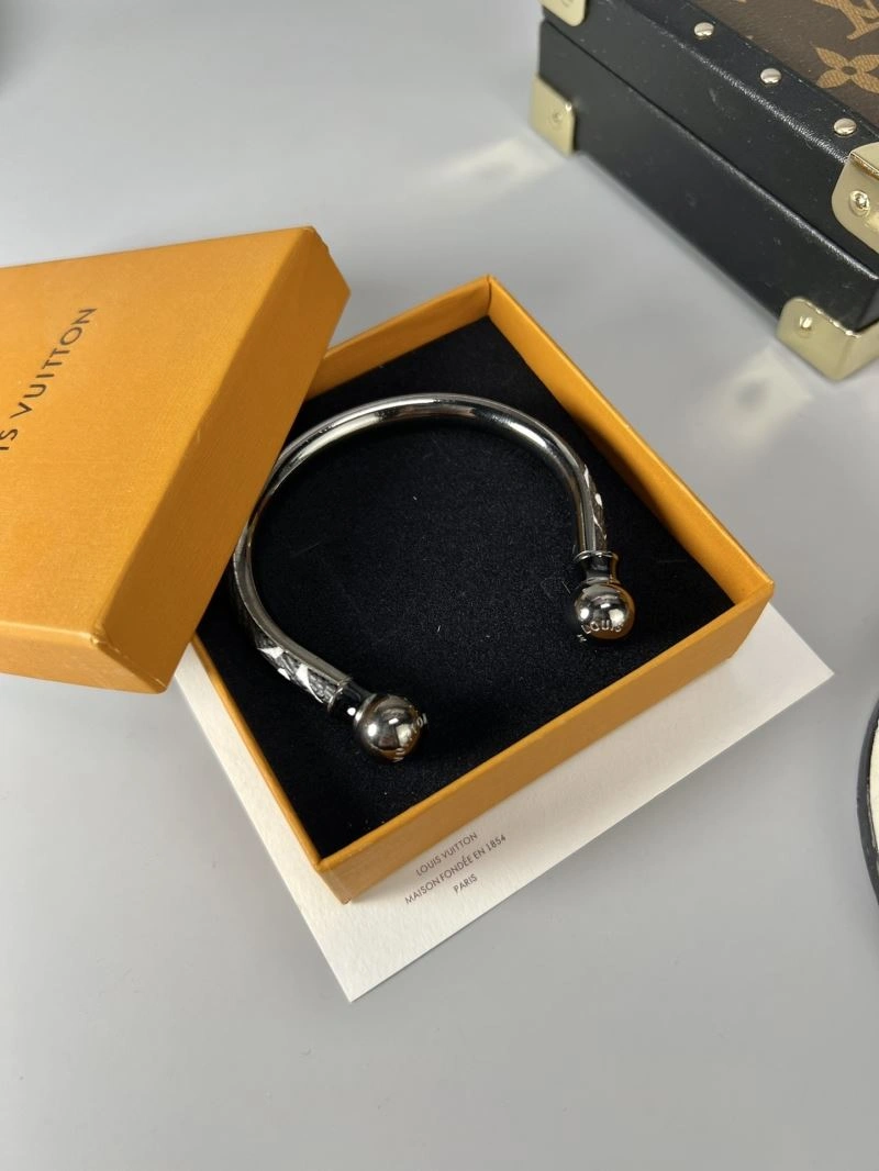 SmartChoice Louis Vuitton Bracelets 250203