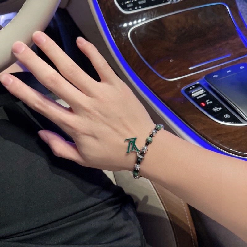 Breathable Louis Vuitton Bracelets 249983