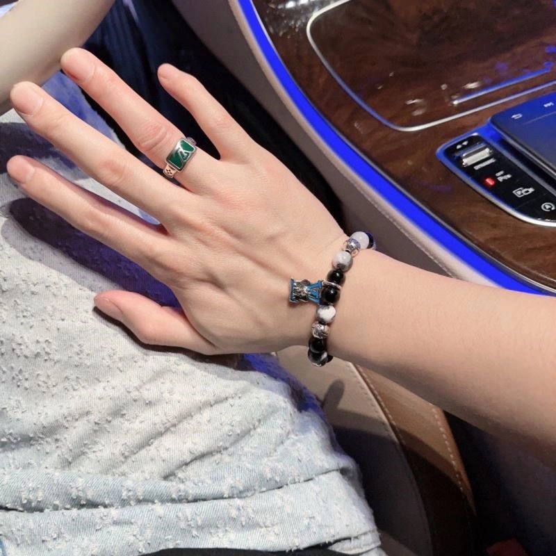 Louis Vuitton Bracelets DailyWear 249954