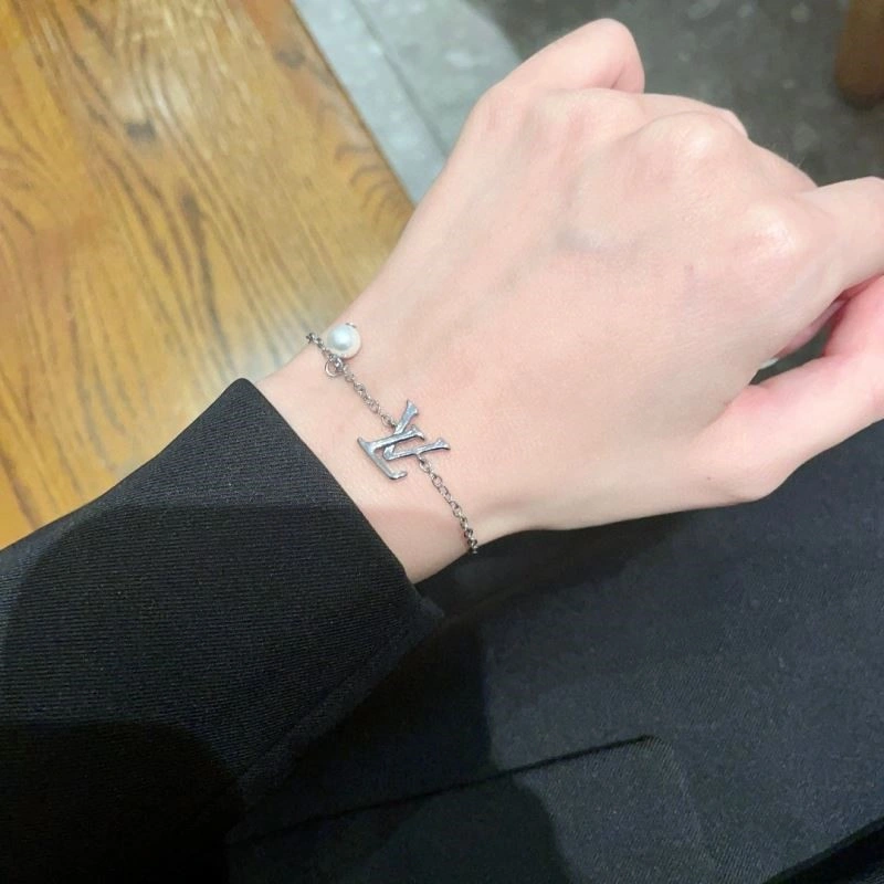 TravelReady Louis Vuitton Bracelets 249935