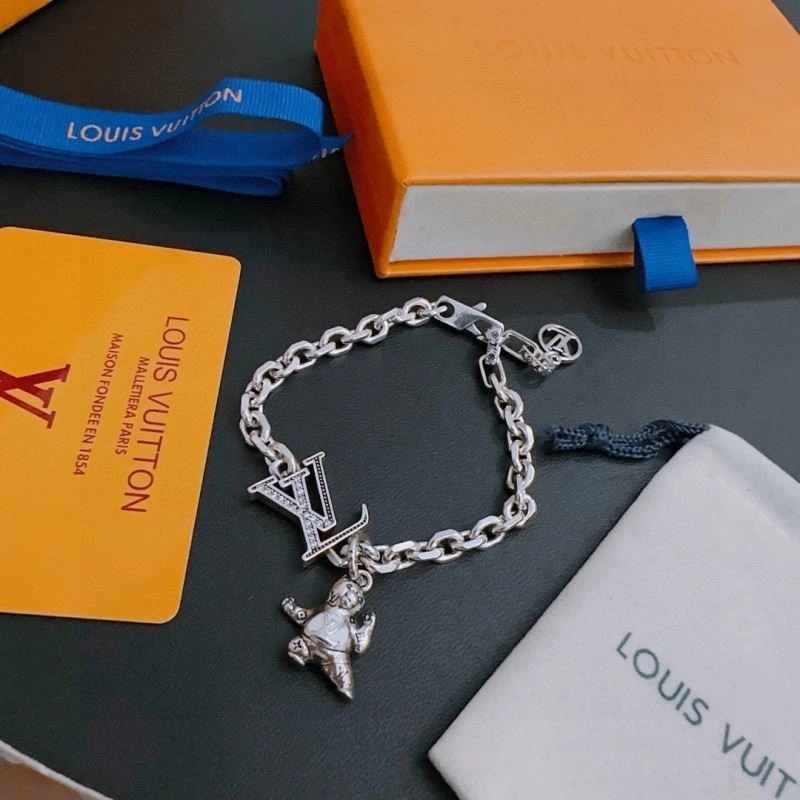 Snug Louis Vuitton Bracelets 249927