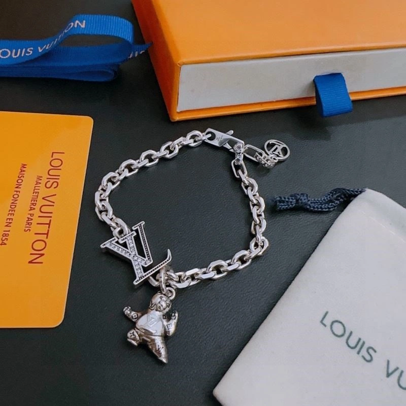Snug Louis Vuitton Bracelets 249927