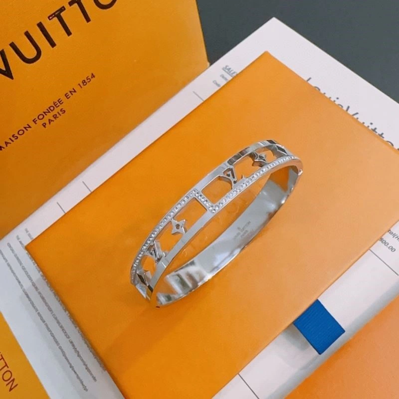 Premium Louis Vuitton Bracelets 249934