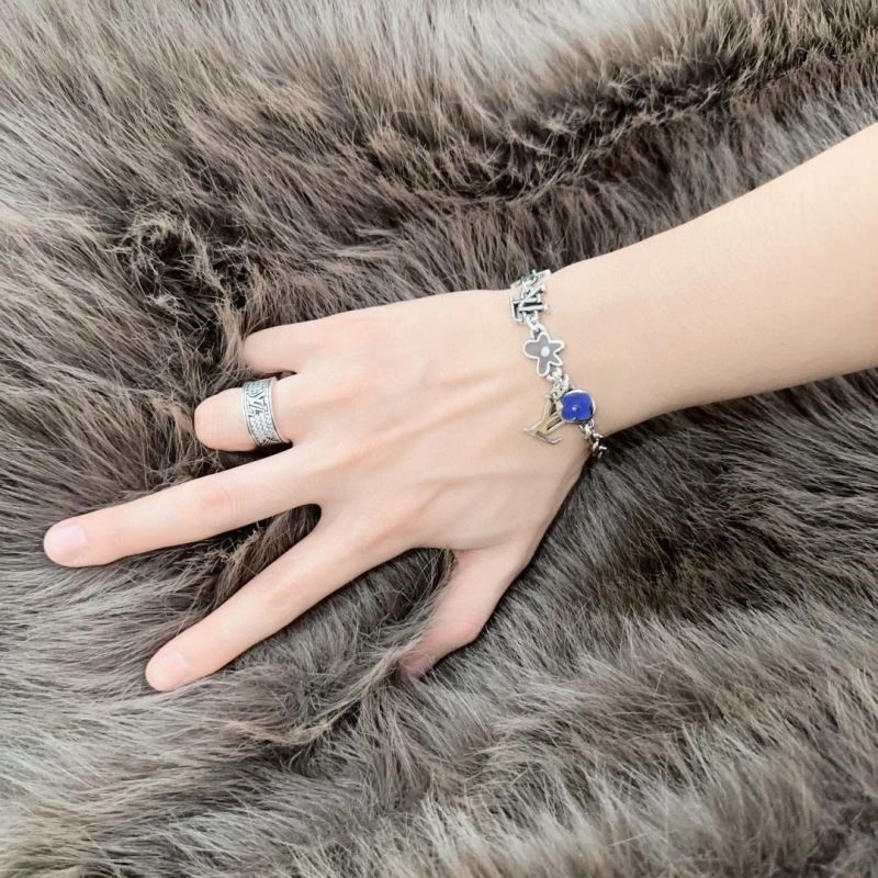 Louis Vuitton Bracelets Unique 249930
