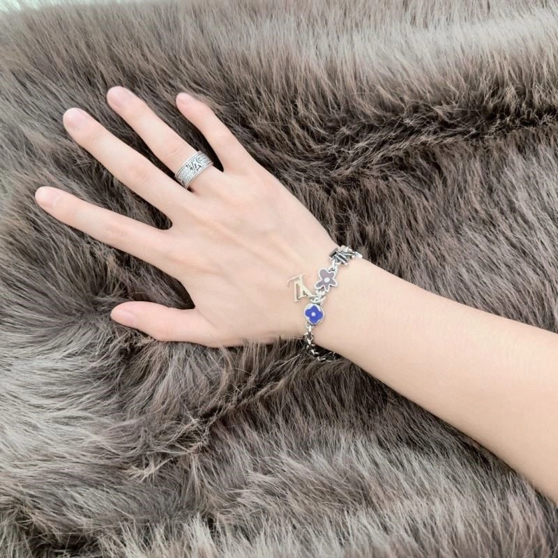 Louis Vuitton Bracelets Unique 249930
