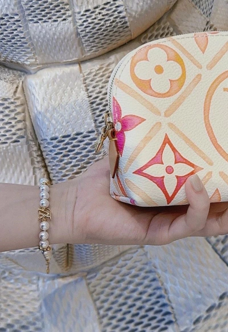 Stretchable Louis Vuitton Bracelets 249937