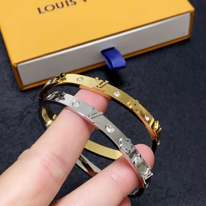 Sophisticated Louis Vuitton Bracelets 249913