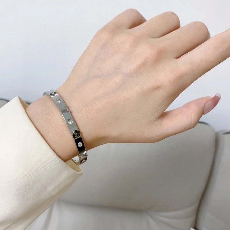 Sophisticated Louis Vuitton Bracelets 249913