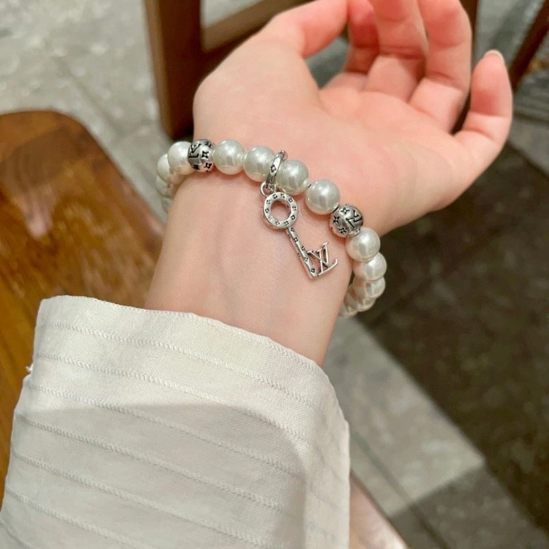 HighQuality Louis Vuitton Bracelets 249912