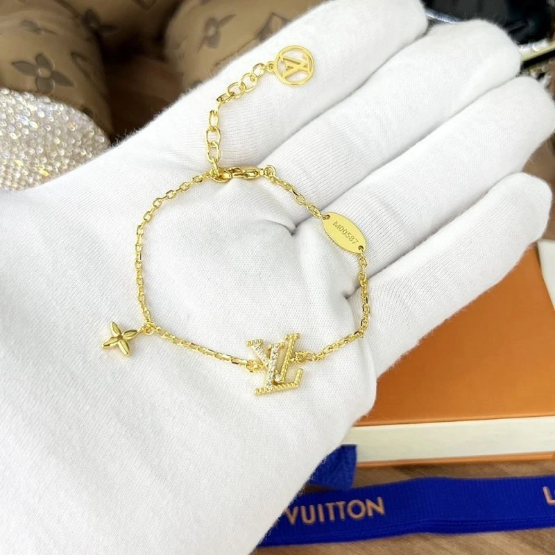 Lightweight Louis Vuitton Bracelets 249898