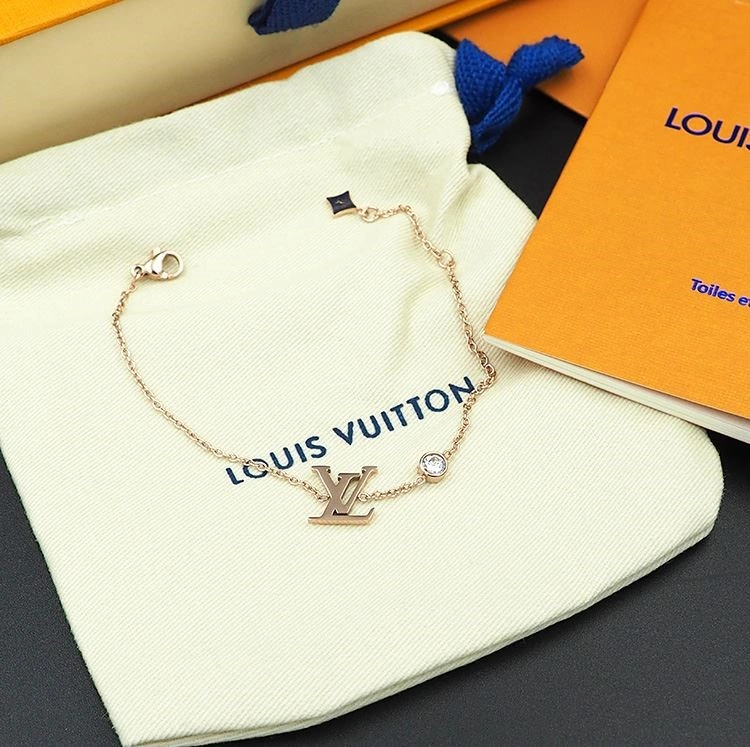Breathable Louis Vuitton Bracelets 249896
