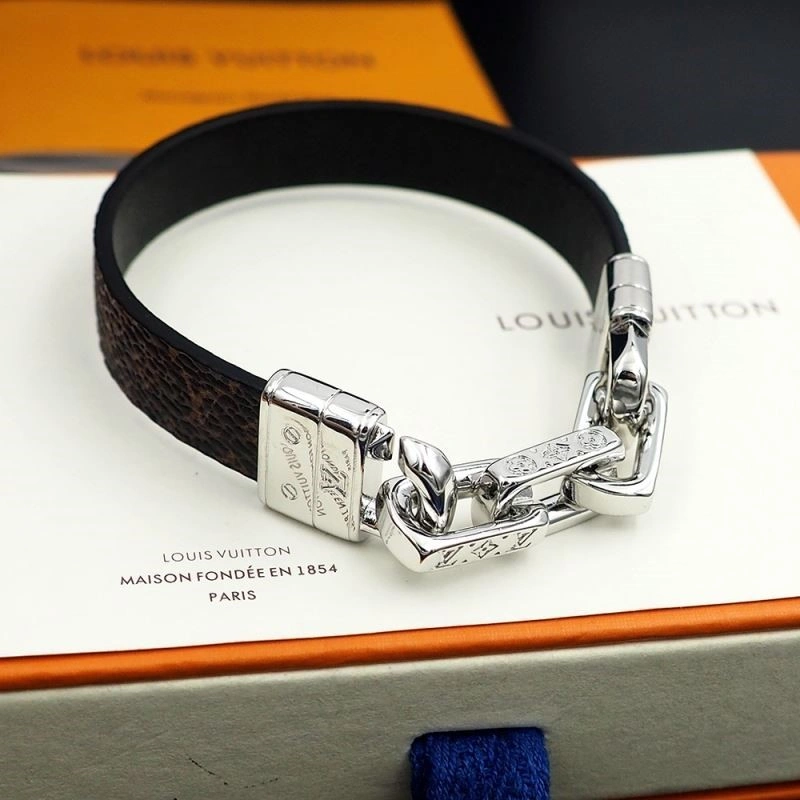 Sporty Louis Vuitton Bracelets 249906