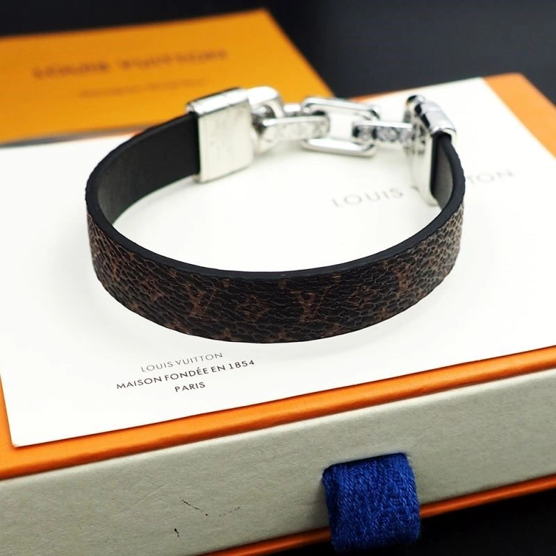 Sporty Louis Vuitton Bracelets 249906