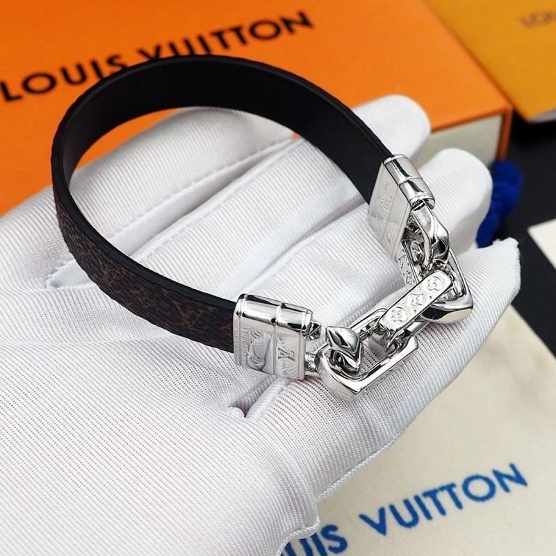 Sporty Louis Vuitton Bracelets 249906