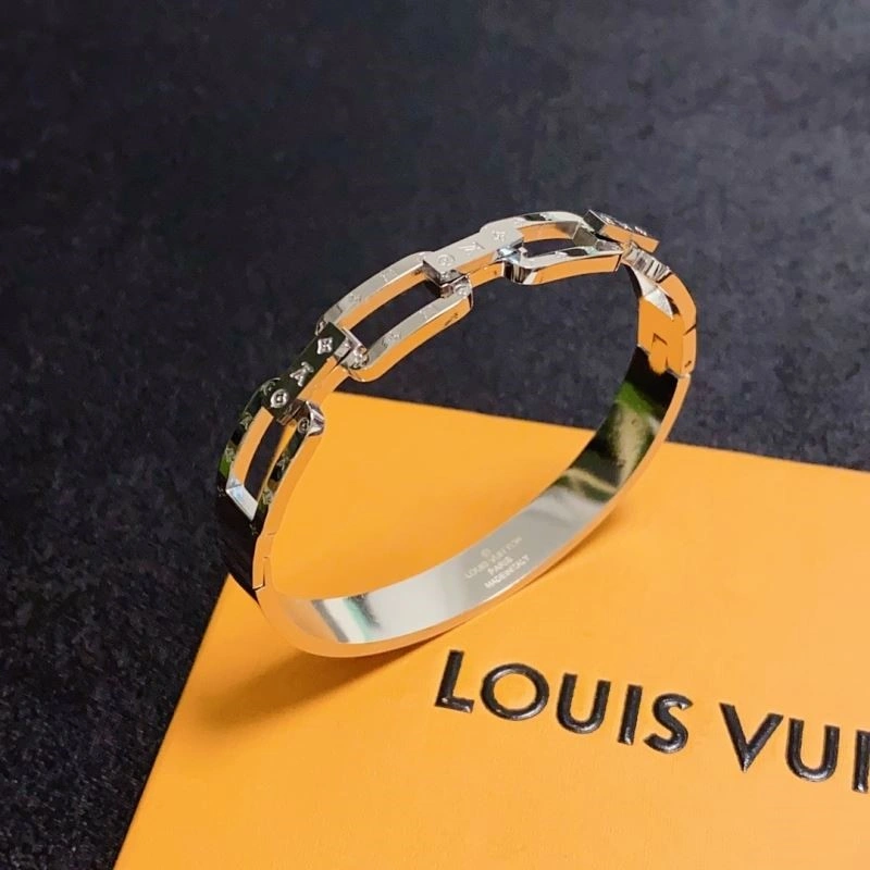 Compact Louis Vuitton Bracelets 249900