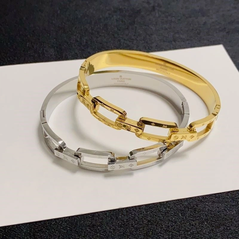 Compact Louis Vuitton Bracelets 249900