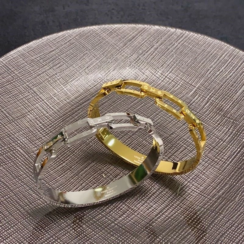 Compact Louis Vuitton Bracelets 249900
