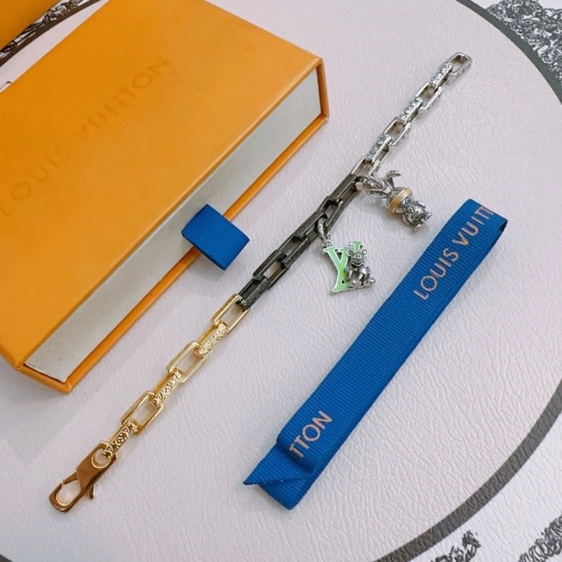 Sleek Louis Vuitton Bracelets 249886