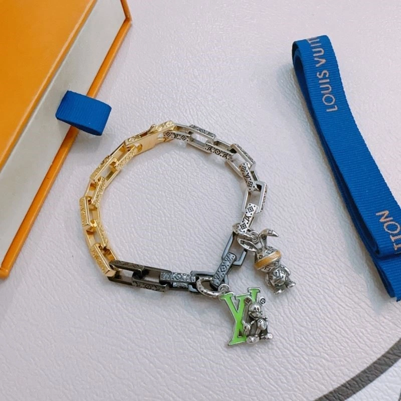 Sleek Louis Vuitton Bracelets 249886