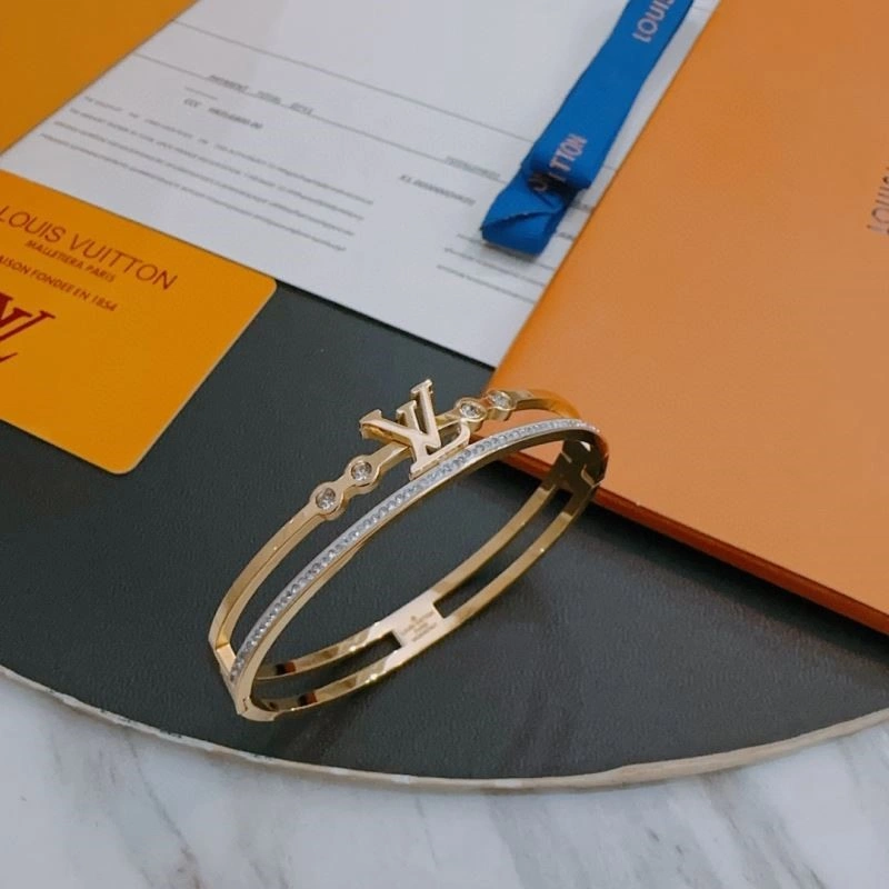 Lightweight Louis Vuitton Bracelets 249880