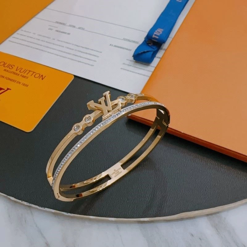 Lightweight Louis Vuitton Bracelets 249880