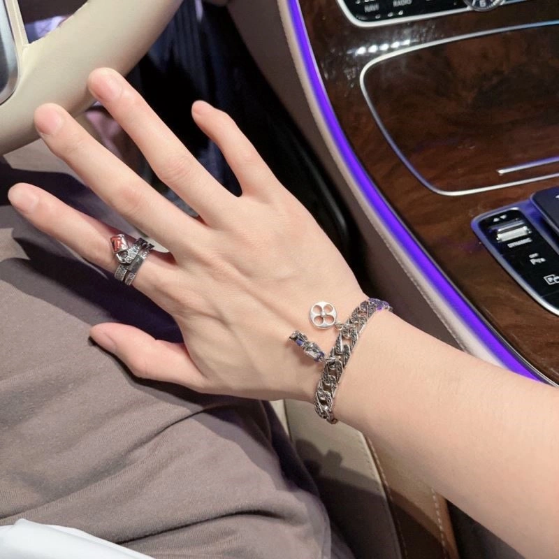 Louis Vuitton Bracelets Efficient 249903