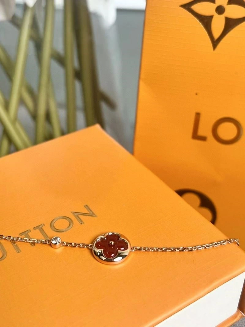 Louis Vuitton Bracelets UrbanChic 249869