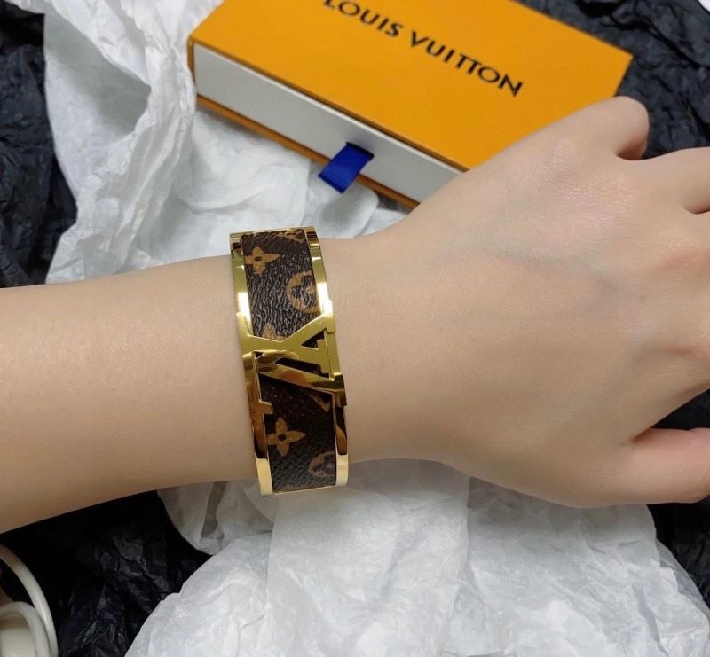 OdorResistant Louis Vuitton Bracelets 249861