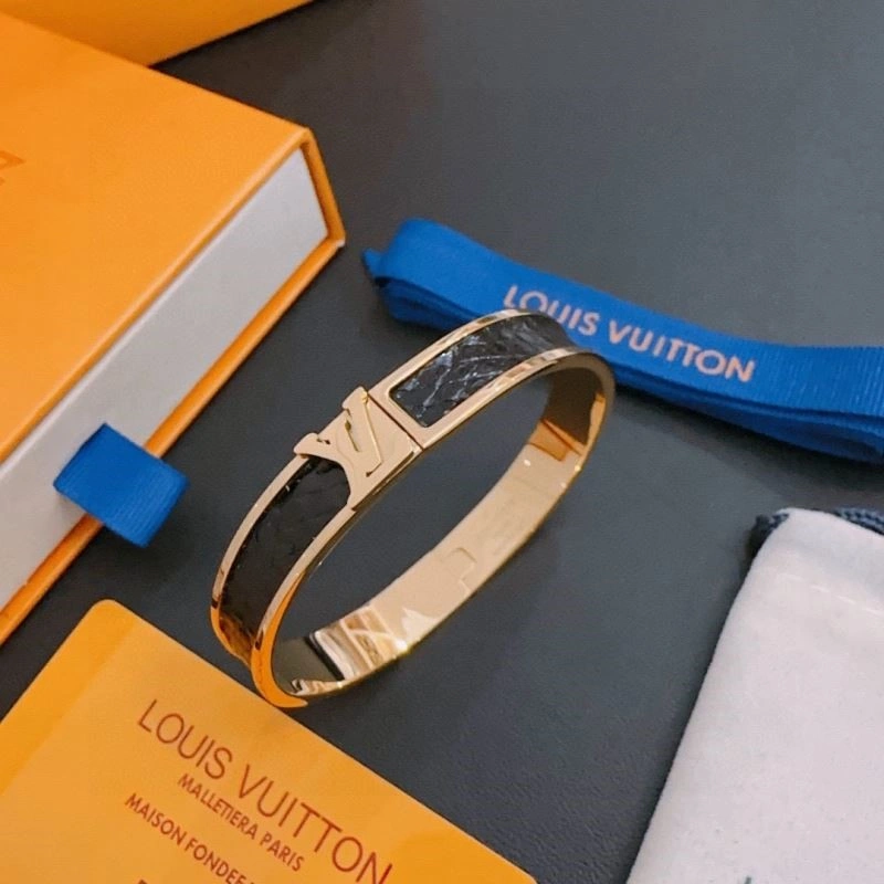 ComfortFit Louis Vuitton Bracelets 249866